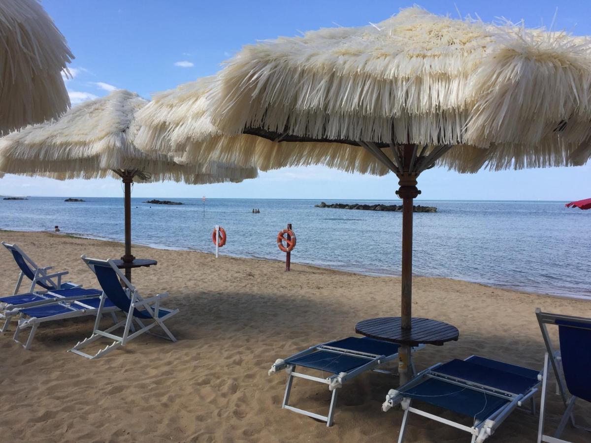 Hotel Mare Blu Francavilla Al Mare Exterior foto